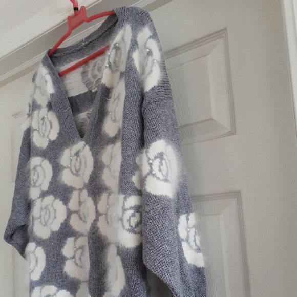 Gorgeous Steel Gray and White Sweater - Sz. L - Picture 2 of 5